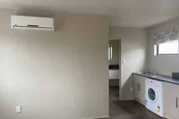 19a Attlee Cr, Bryndwr