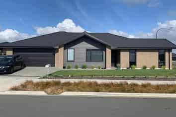 2 Woodley Road, Richmond