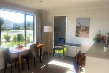 2 Woodley Road, Richmond