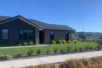 2 Woodley Road, Richmond