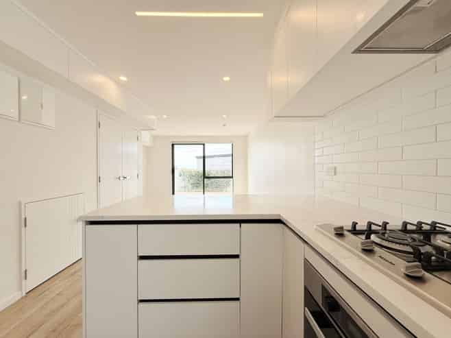 4/737 East Coast Road, Browns Bay