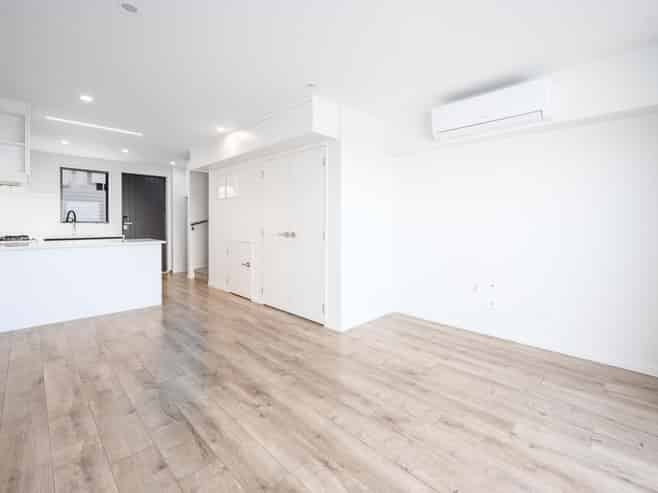 4/737 East Coast Road, Browns Bay