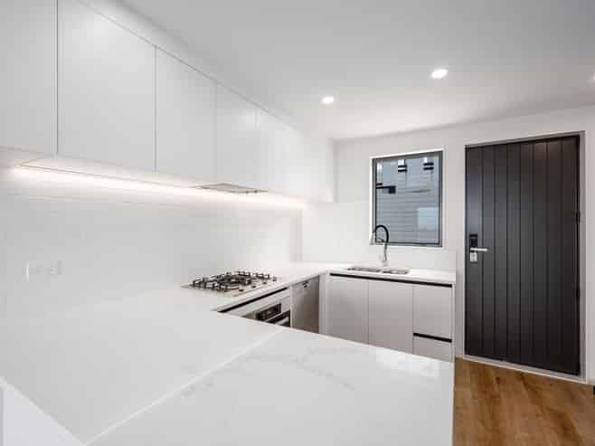 4/737 East Coast Road, Browns Bay