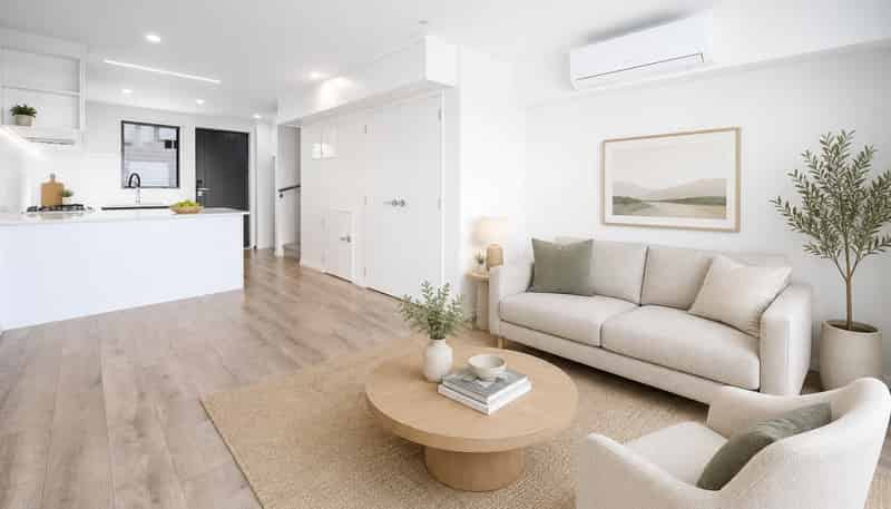 6/737 East Coast Road, Browns Bay
