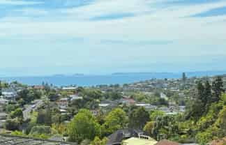 4/737 East Coast Road, Browns Bay