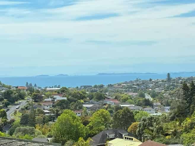 4/737 East Coast Road, Browns Bay