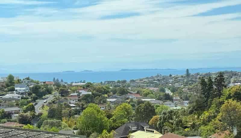 4/737 East Coast Road, Browns Bay