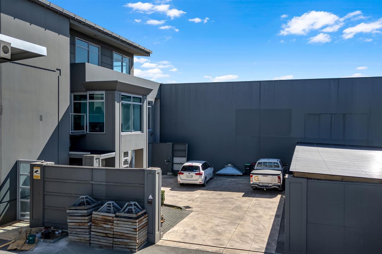 Versatile Premises in the heart of Middleton - Vista 2