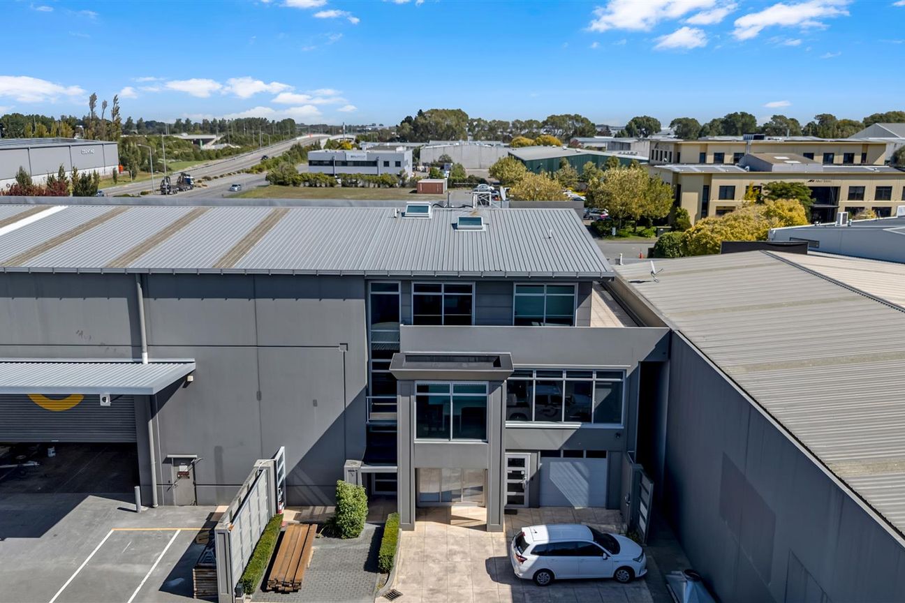 Versatile Premises in the heart of Middleton - Vista 3
