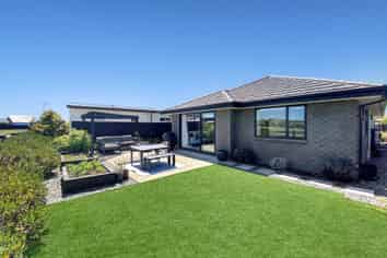 66 Sunline Av, Lincoln