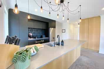 66 Sunline Av, Lincoln