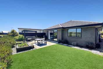 66 Sunline Av, Lincoln