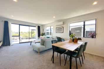 66 Sunline Av, Lincoln