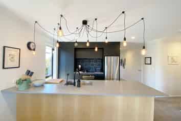 66 Sunline Av, Lincoln