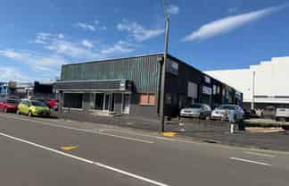 High Profile Showroom / Office / Workshop mix