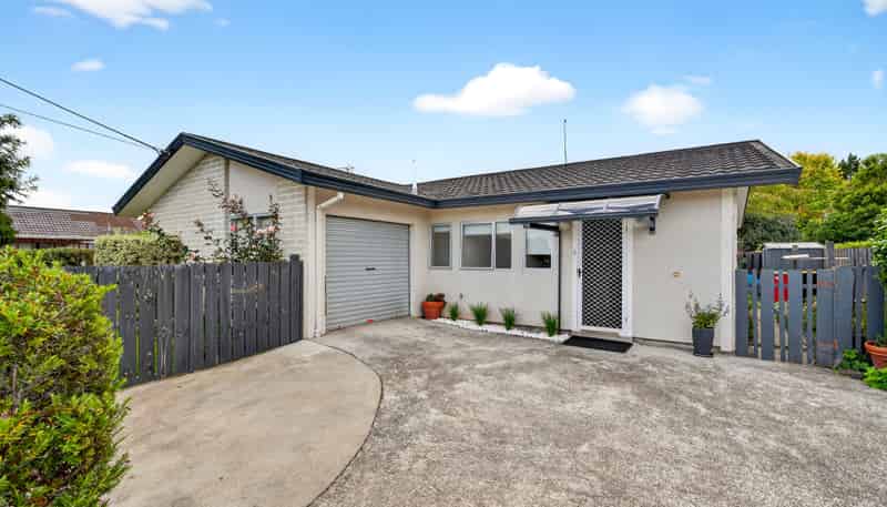 35 Oak Street, Masterton