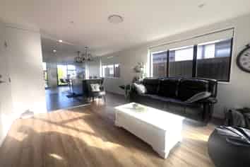 7 Empire Crescent, Papamoa