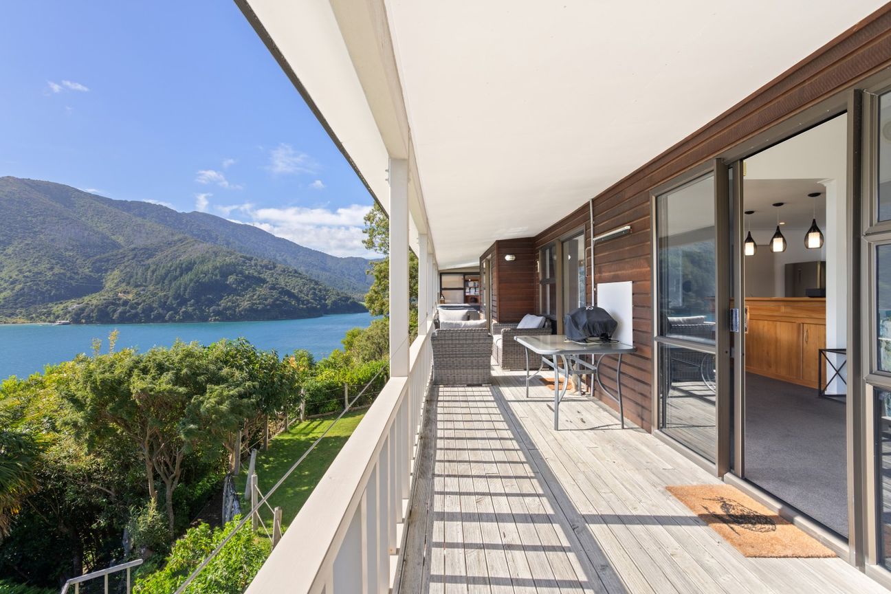Private paradise with established income - Altro