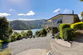 424 Port Underwood Road, Whatamango Bay