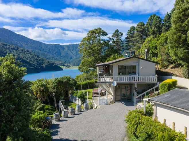 424 Port Underwood Road, Whatamango Bay