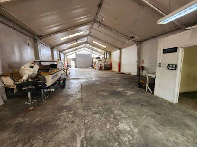 HIGH PROFILE RETAIL OR WORKSHOP
