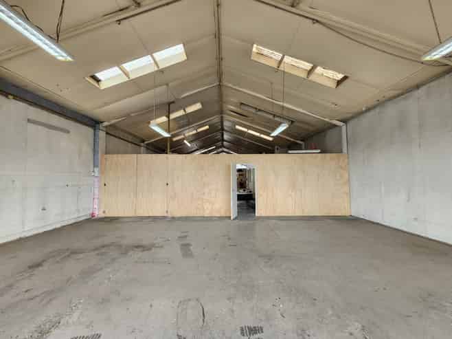 HIGH PROFILE RETAIL OR WORKSHOP
