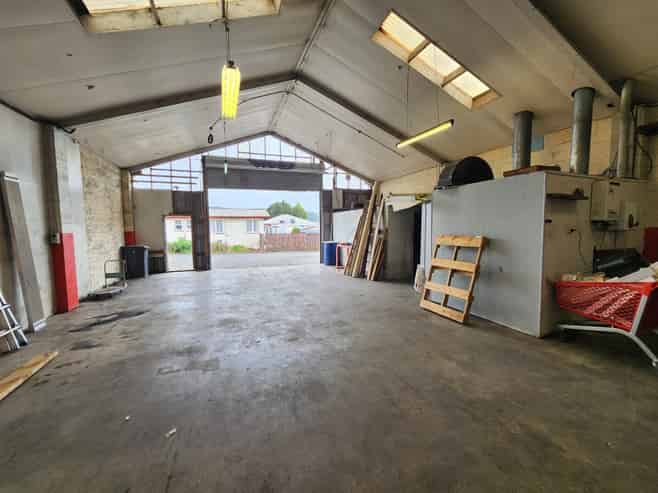 HIGH PROFILE RETAIL OR WORKSHOP
