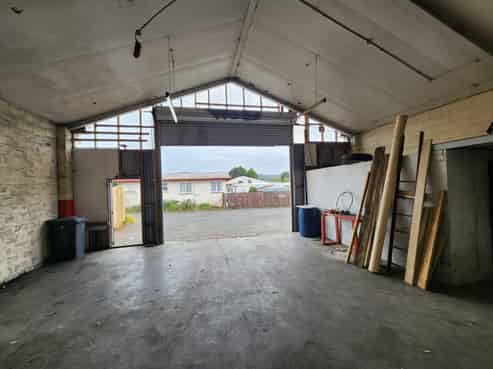 HIGH PROFILE RETAIL OR WORKSHOP

