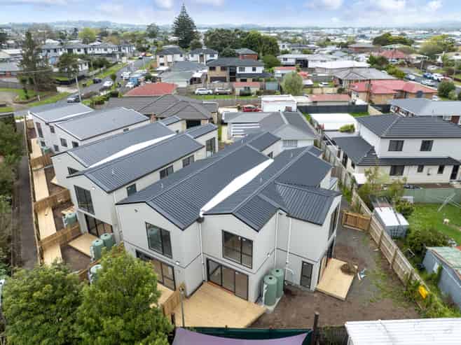 2/30 Tawa Crescent, Manurewa