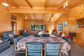 17 Huia Street, Waikawa