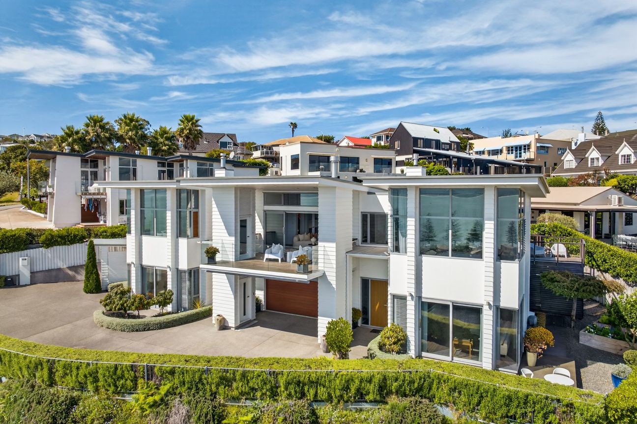 Designed to Entertain, Built to Impress - Fler