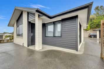 8A Frederick Place, Whalers Gate