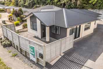 8A Frederick Place, Whalers Gate