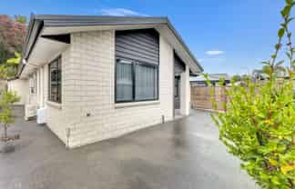 8A Frederick Place, Whalers Gate