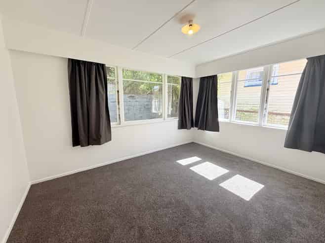 16 Sunny Grove, Wainuiomata