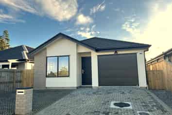 57  Rorotu Ave, Karaka