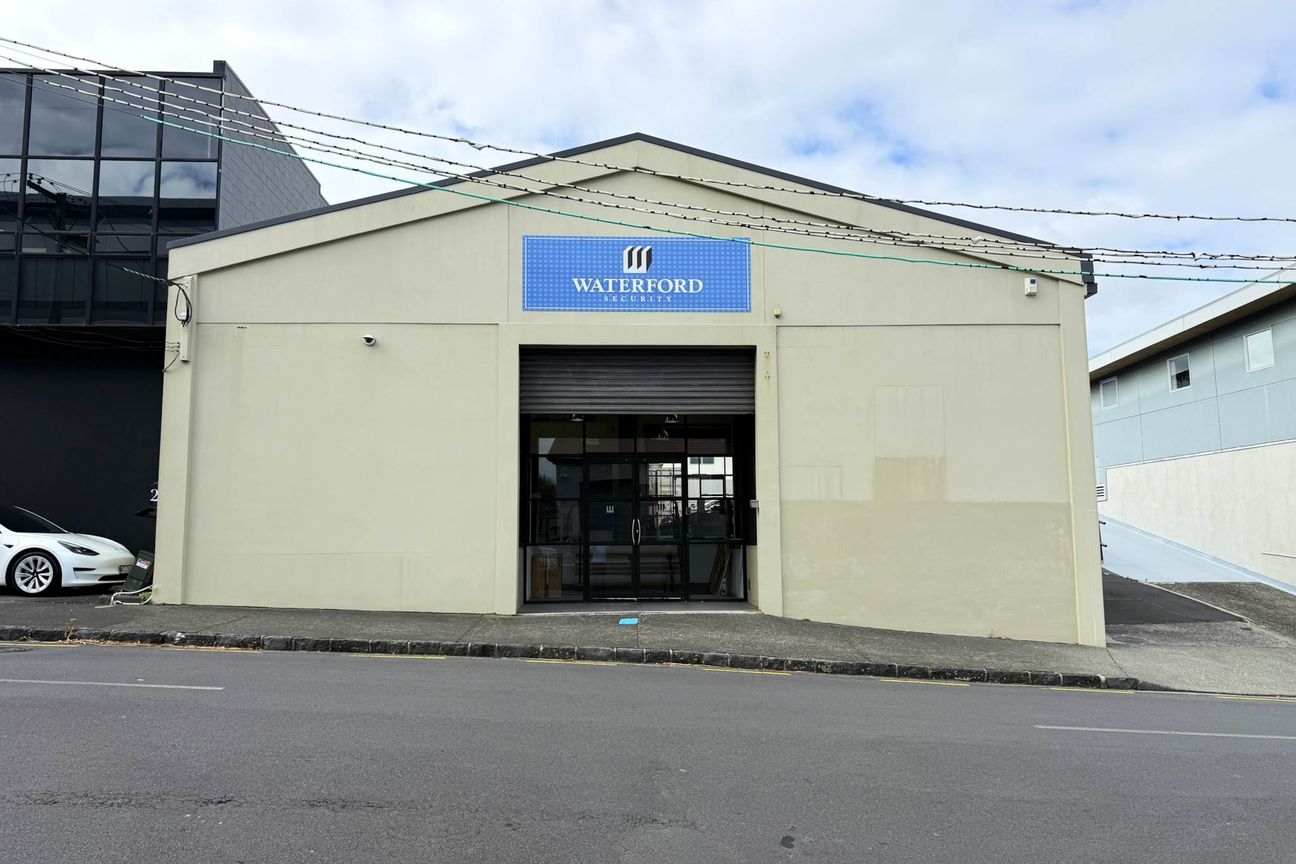 MINT PREMISES ON MINNIE STREET - Vue 2
