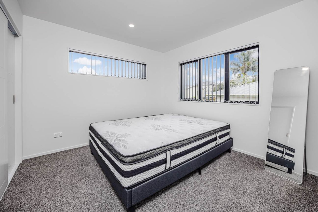 STANDALONE & Near-New-Modern Living at Its BEST - Aanzicht 5