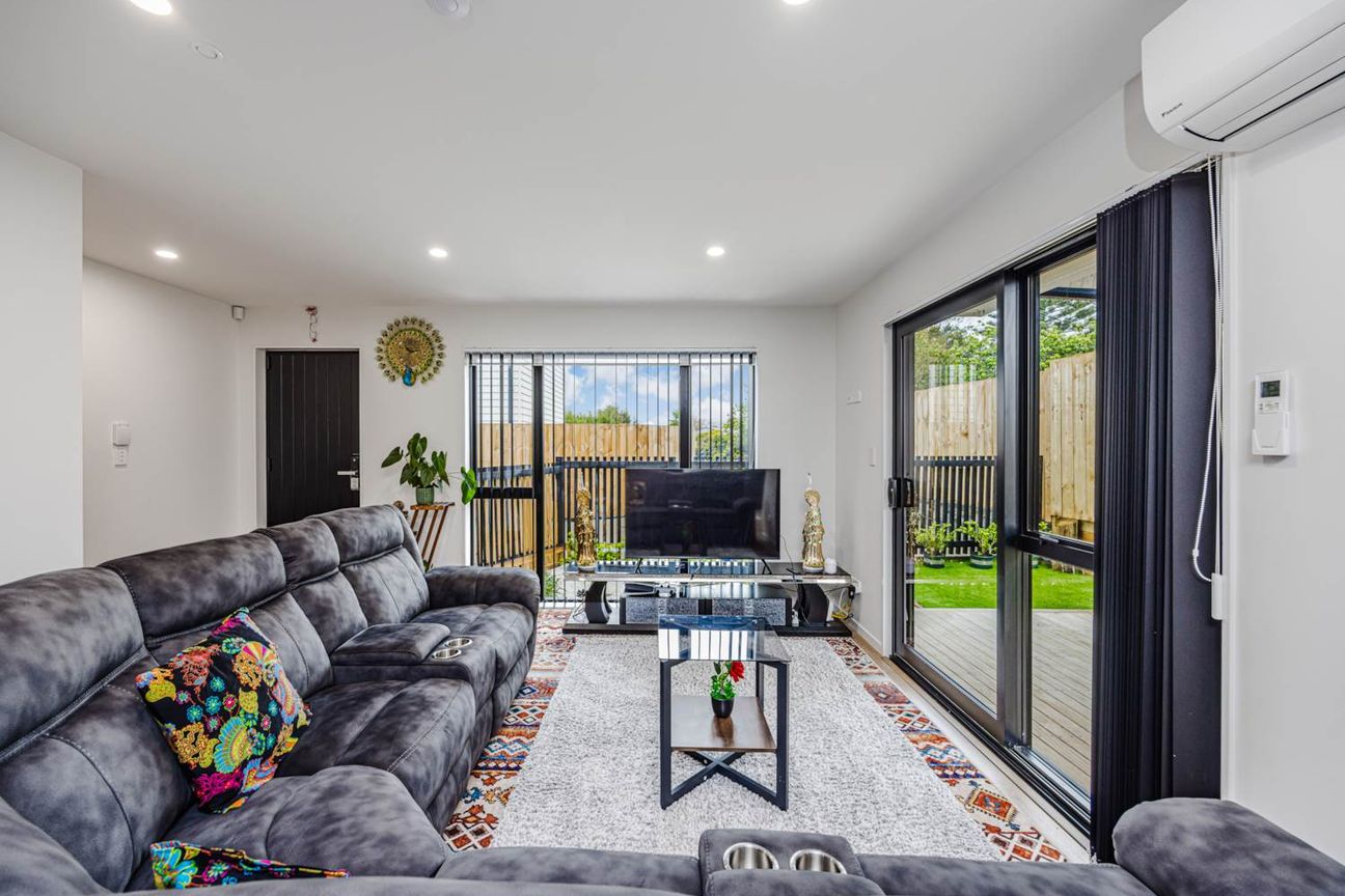 STANDALONE & Near-New-Modern Living at Its BEST - Aanzicht 2