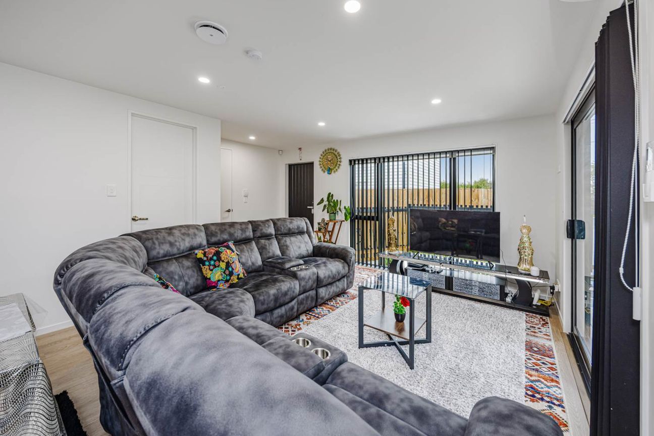 STANDALONE & Near-New-Modern Living at Its BEST - Aanzicht 3