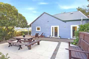 8 Dudley Road, LYTTELTON