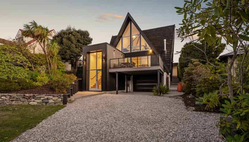 696 Peninsula Road, Kelvin Heights