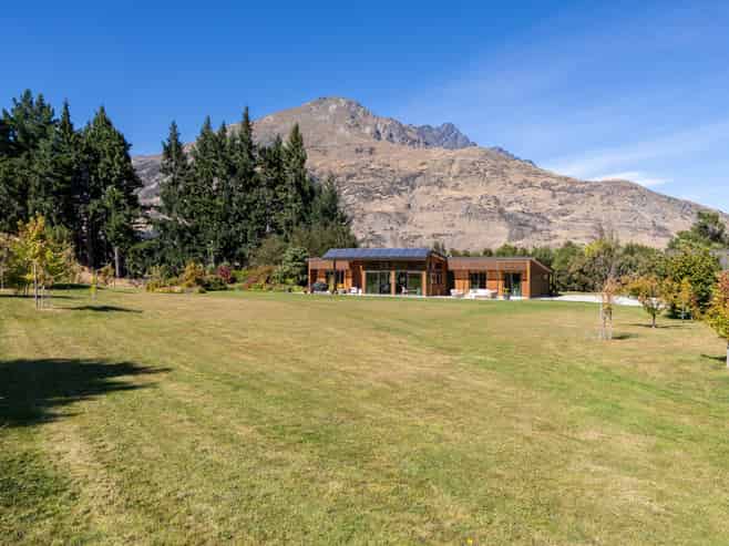 39 Old School Road, Lower Shotover