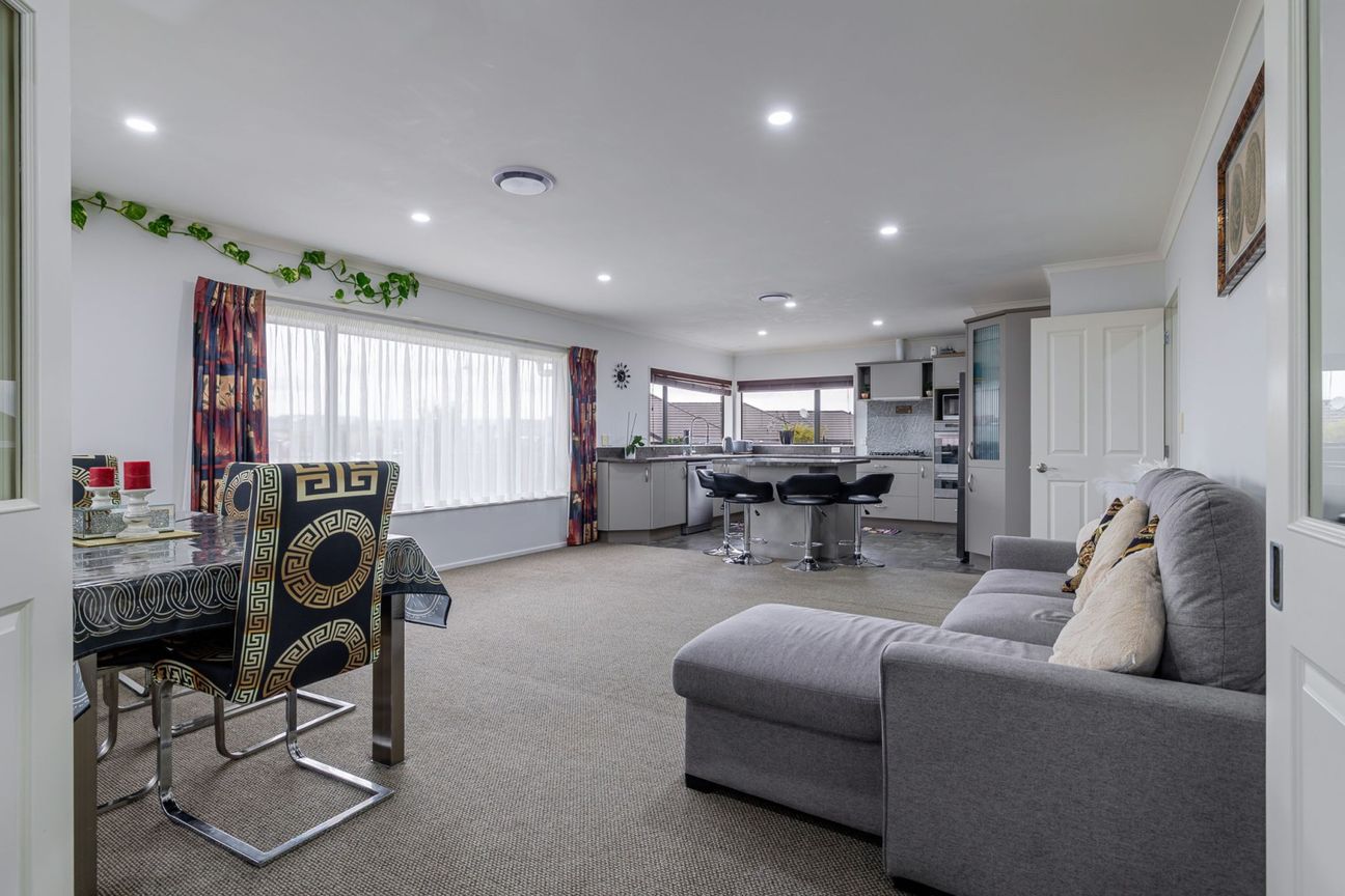 ELEVATED LIVING WITH ROOM FOR EVERYONE - Vista 6