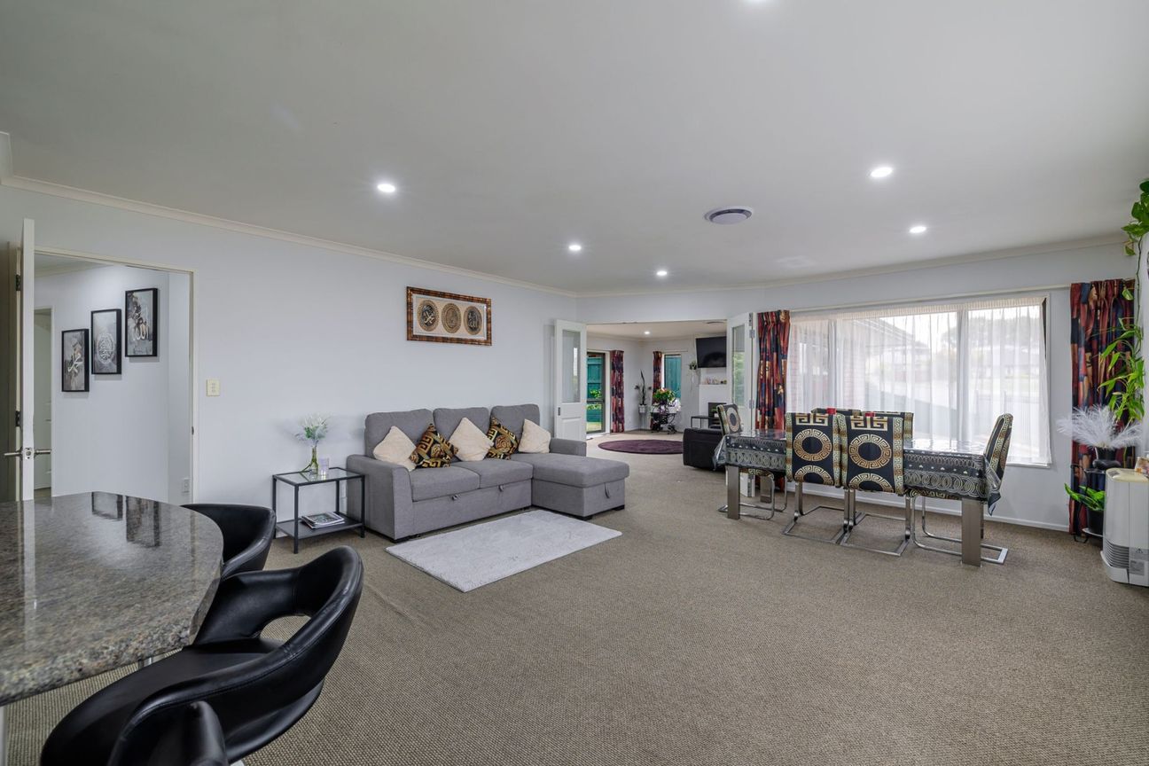 ELEVATED LIVING WITH ROOM FOR EVERYONE - Altro