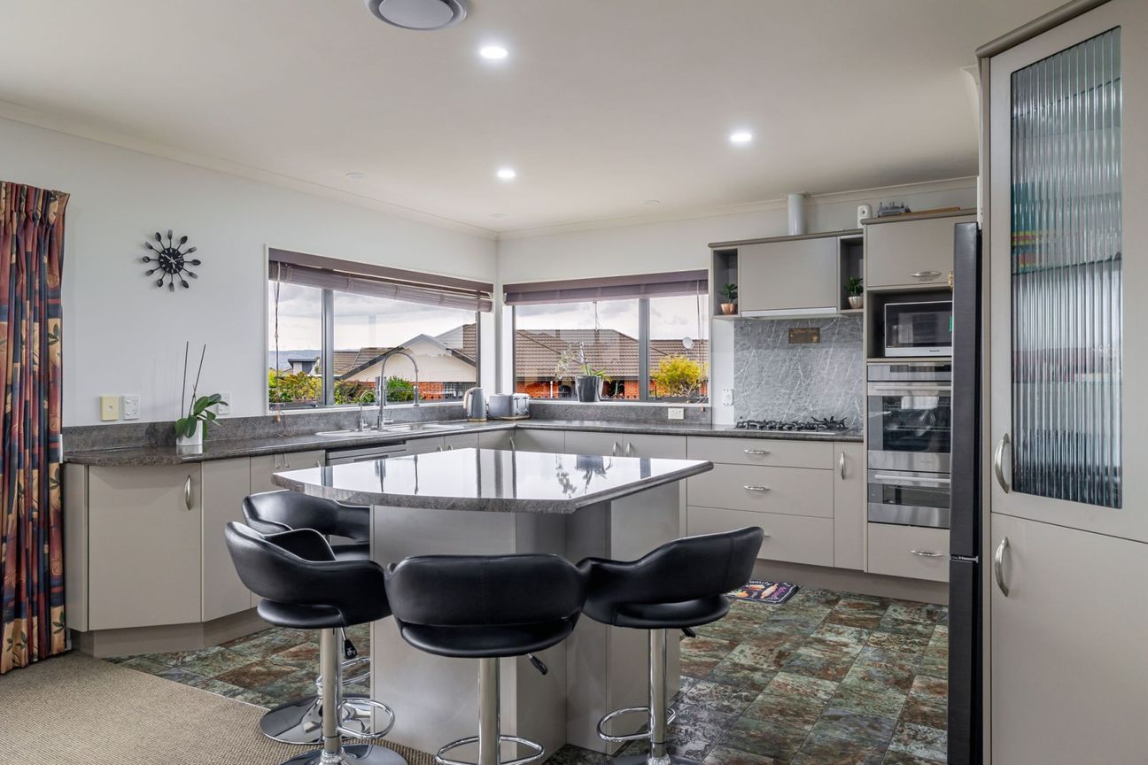 ELEVATED LIVING WITH ROOM FOR EVERYONE - Vista 4