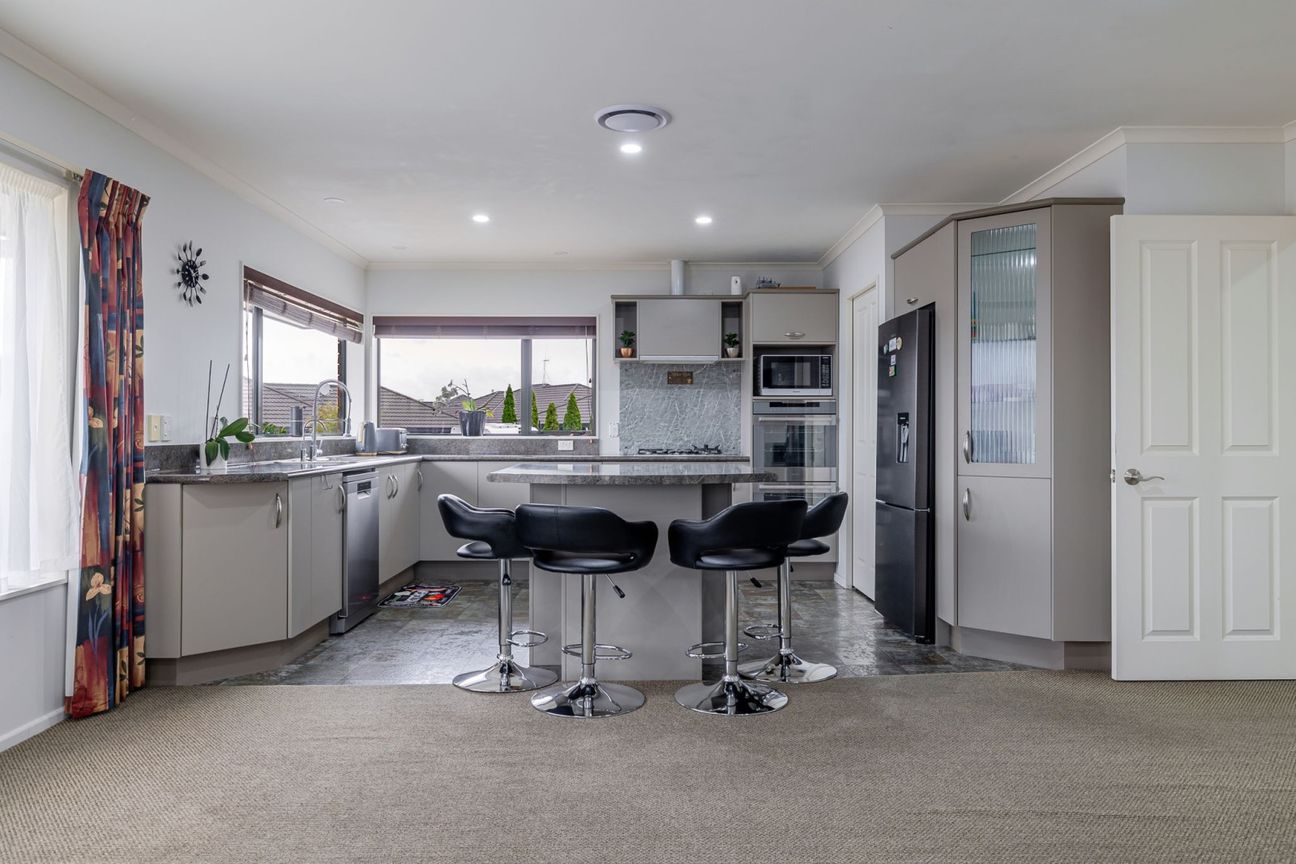 ELEVATED LIVING WITH ROOM FOR EVERYONE - Vista 5