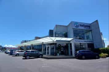 Versatile office with meeting rooms & breakout