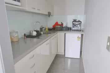 Versatile office with meeting rooms & breakout