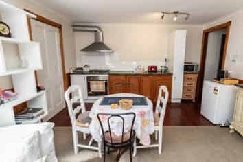 117 Severn Street (Bottom Unit), Island Bay